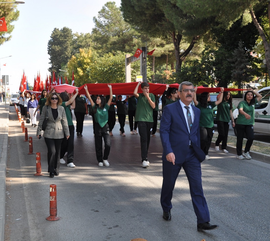 29 Ekim Cumhuriyet Bayramı Kapsamında İlçemizde Çelenk Sunma Töreni Yapıldı