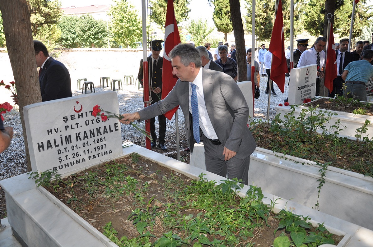 15 Temmuz Demokrasi ve Milli Birlik Günü Programı Tire Asri Mezarlığı Şehitliğinde Başladı